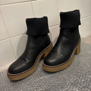 Elegant Black Heeled Boots with Knit Cuff